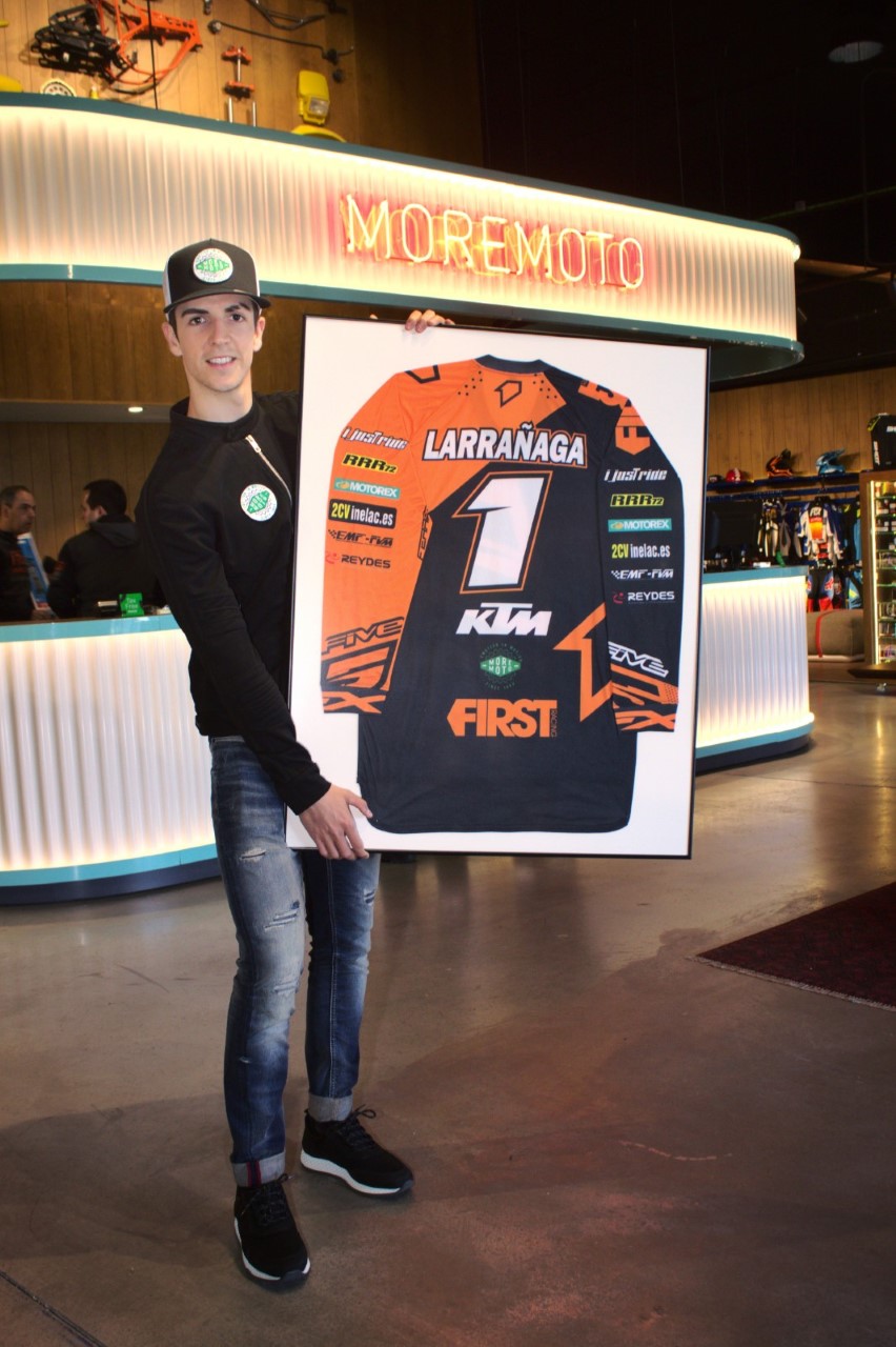Iker Larrañaga renueva con Moremoto