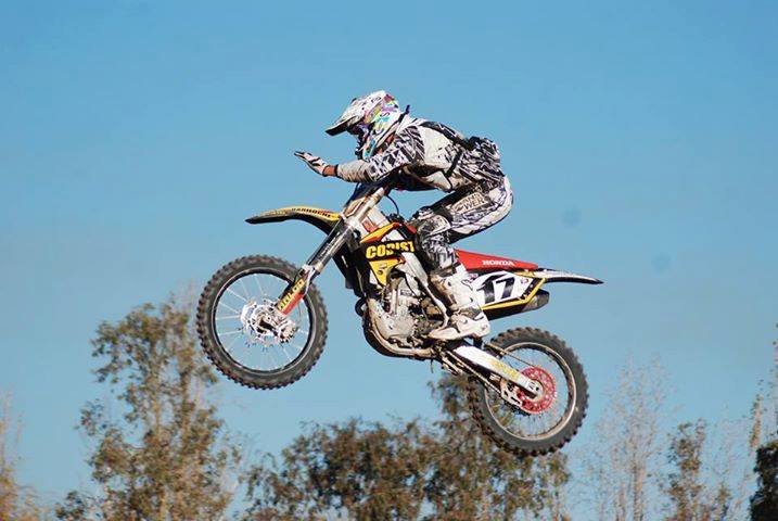 JUANPI LUZZARDI dijo Adiós… con sangre de motocross.